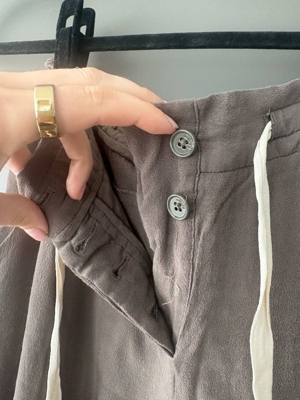 Aritzia Wilfrid Allant Pant in Light Brown Flowwy Pant Tailored Pant - Picture 4 of 16